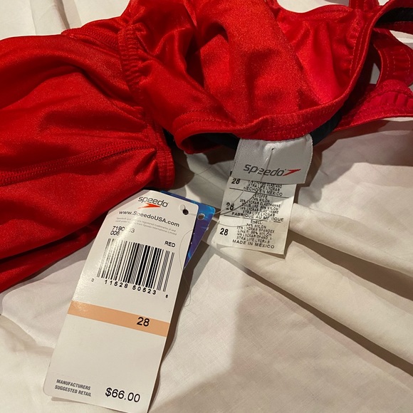 Lifeguard swimsuit - Picture 2 of 4